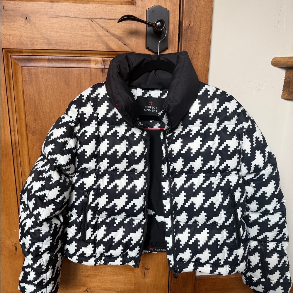 Perfect Moment Nevada Duvet II Jacket in Black and White Houndstooth - Picture 4 of 6